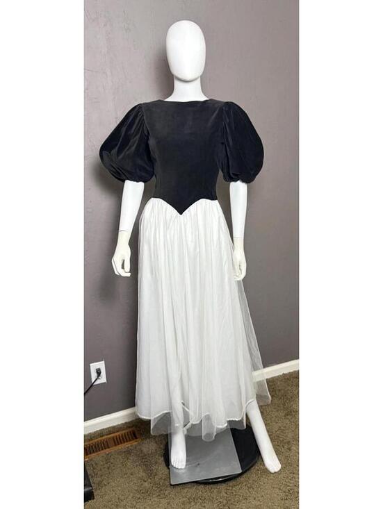 Dresses & Skirts - 1980's Black Velvet + White Chiffon Party Dress Puff Sleeves Princess Waist M-L